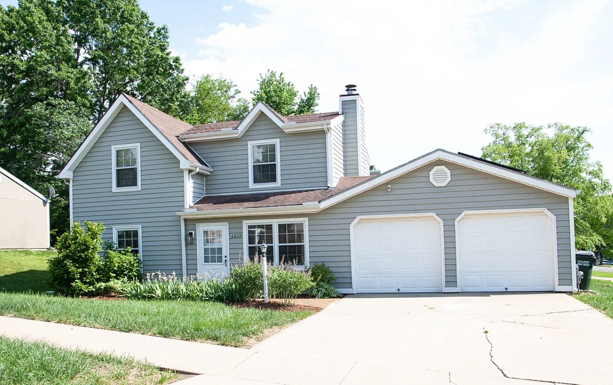 3619 Lakecrest Court